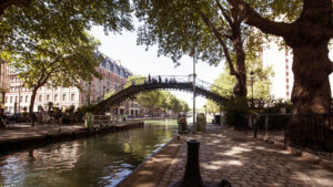 Canal Saint-Martin à Paris: où se trouve, comment arriver et quoi faire ?