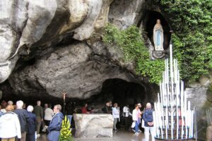 Grotte de Massabielle: où se situe, comment arriver et quoi faire ?